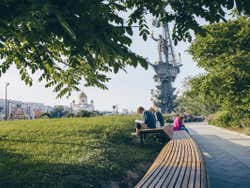 Parque junto à Estátua de Pedro o Grande